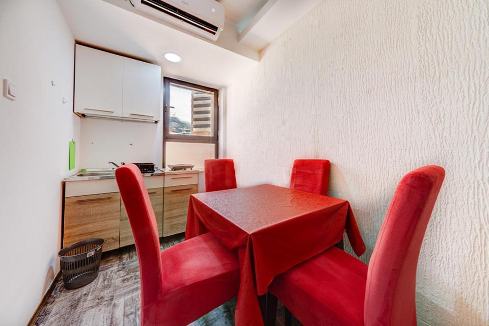 Post Office Center Apartments Будва Екстер'єр фото
